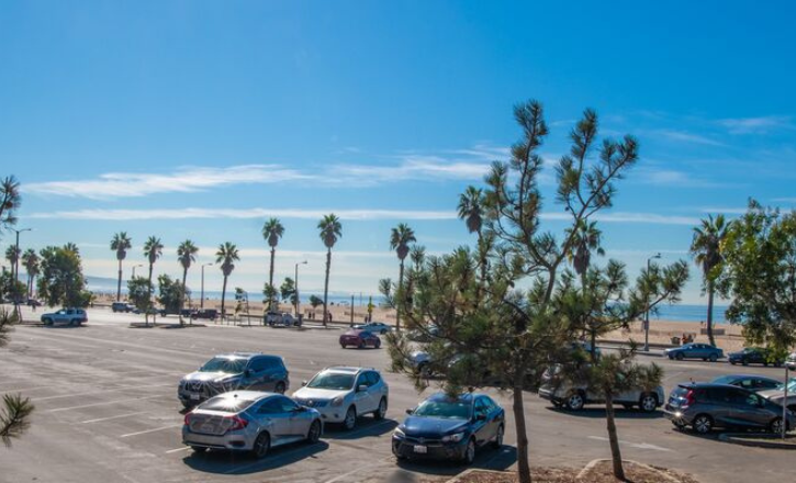 Al Mamzar Beach Parking