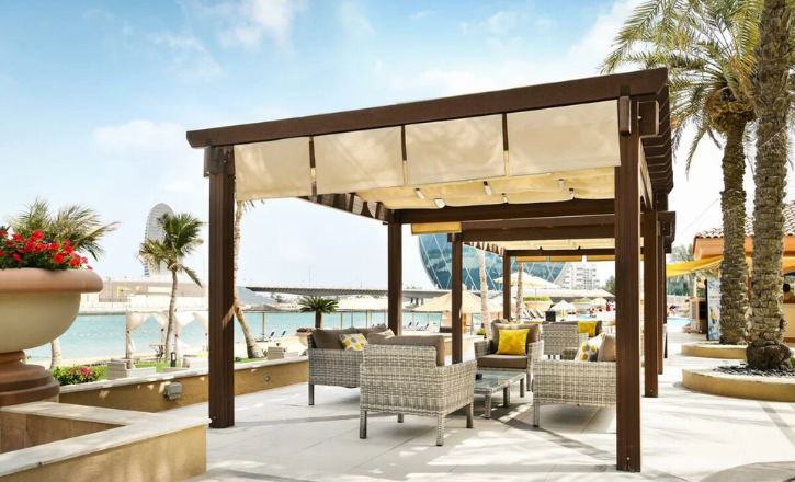 Restaurants and Cafés Near Al Raha Beach