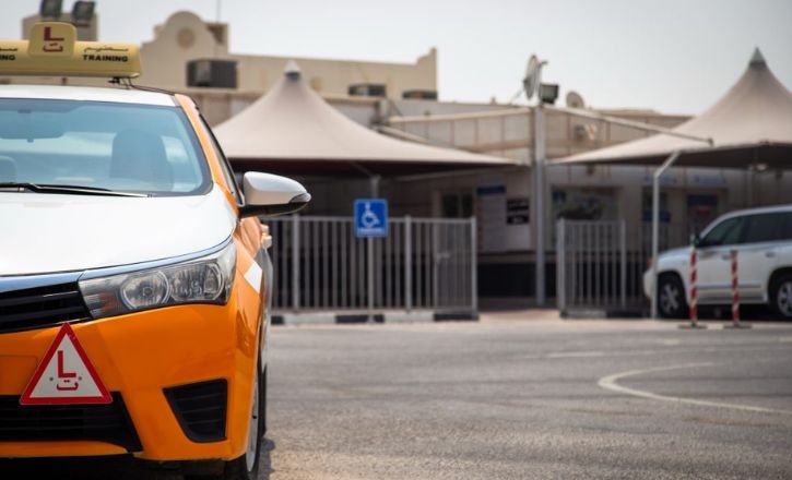 How to Choose the Best Driving School in Dubai