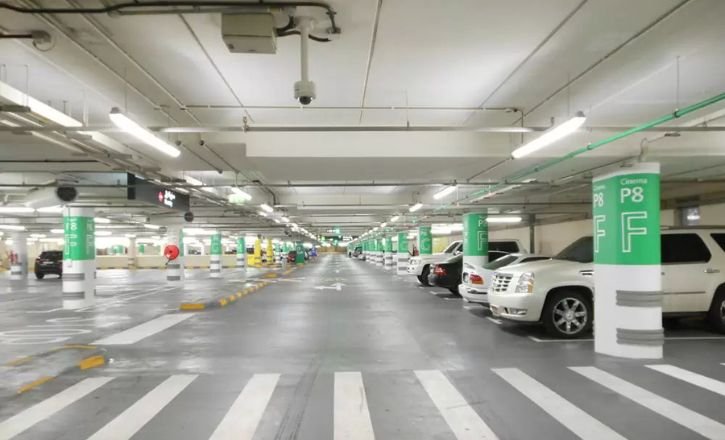 Parking at Manama Supermarket Dubai