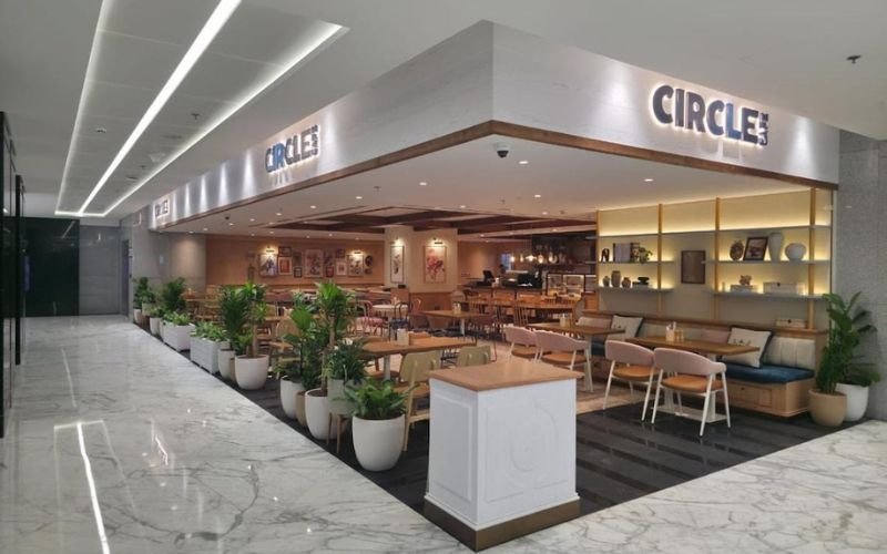 Restaurants and Cafés Near Financial Centre Metro Station